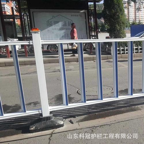 市政设施管理中的锌钢隔离防护栏杆 热镀锌交通护栏的应用与优势